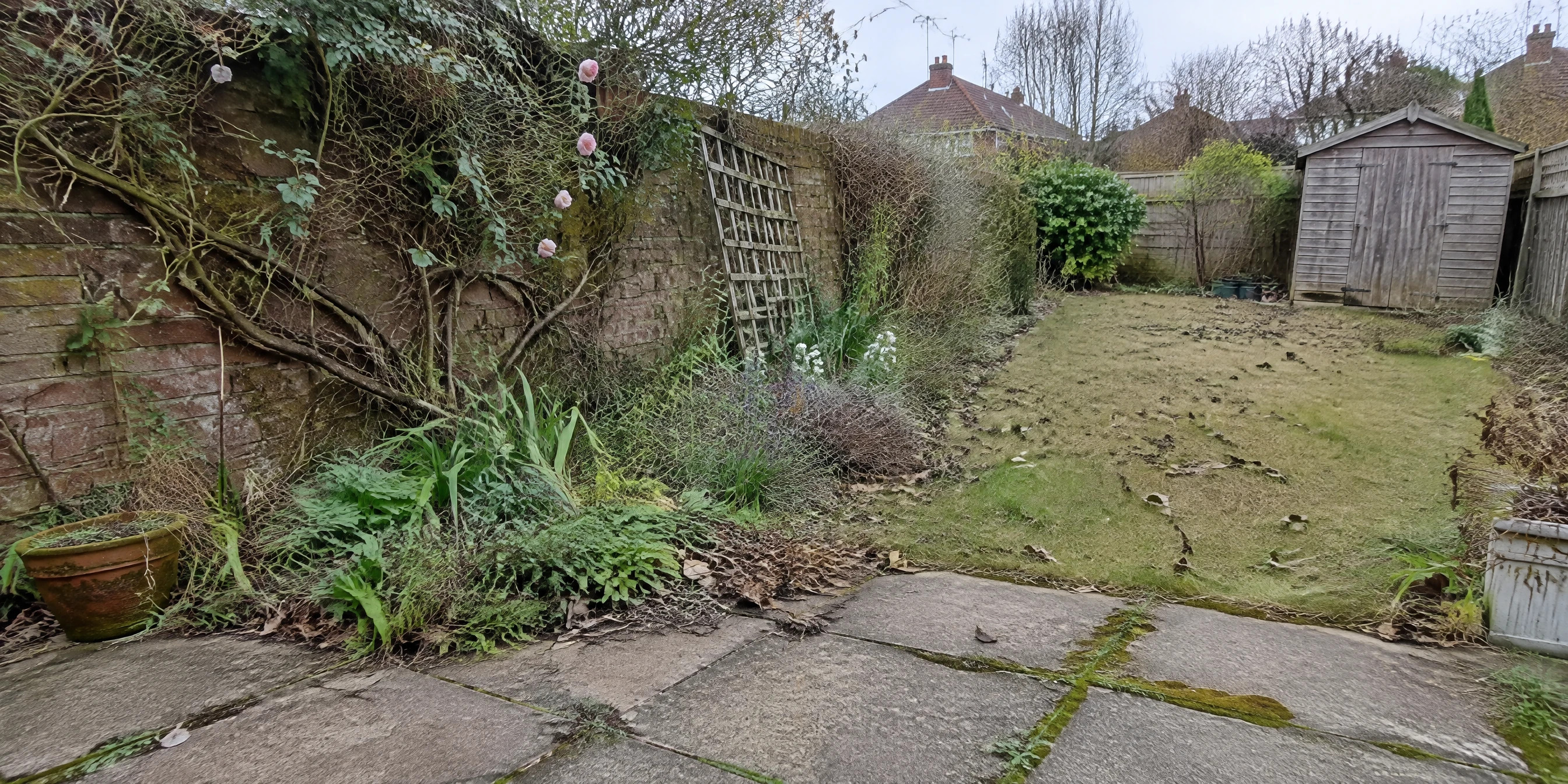 Vorher: unbebautes Grundstück vor der Gartenplanung